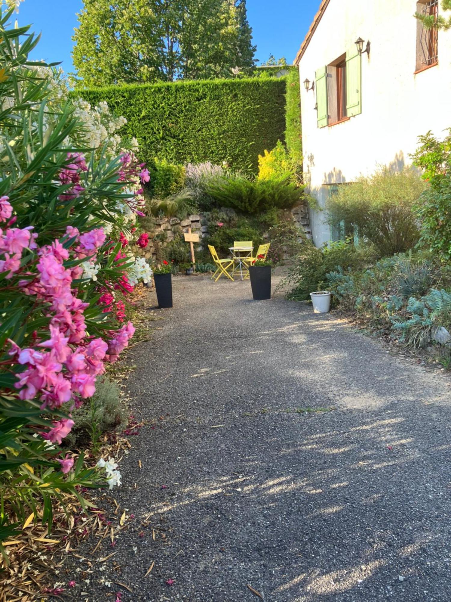 Ferienwohnung La Fabrique Des Petits Bonheurs Dieulefit Exterior foto